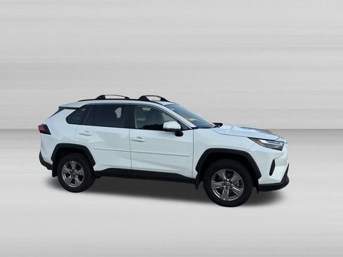 Used 2023 Toyota RAV4 XLE AWD/4WD image 3