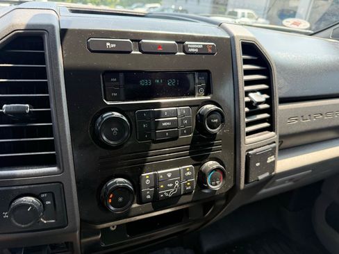 Used 2017 Ford F250 XL w/ Power Equipment Group AWD/4WD image 24