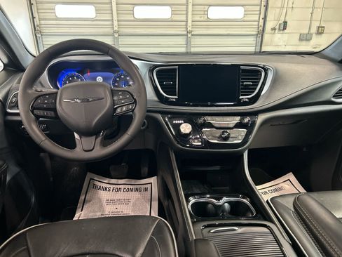 Used 2026 Chrysler Pacifica Limited w/ S Appearance Package FWD image 4