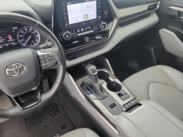 Used 2021 Toyota Highlander Limited FWD image 32
