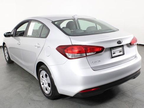 Used 2017 Kia Forte LX image 3
