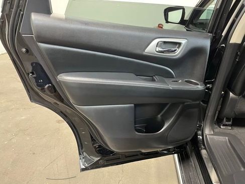 Used 2017 Nissan Pathfinder Platinum w/ Midnight Edition Package FWD image 19
