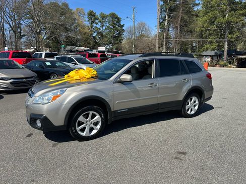 Used 2014 Subaru Outback 2.5i Premium image 4