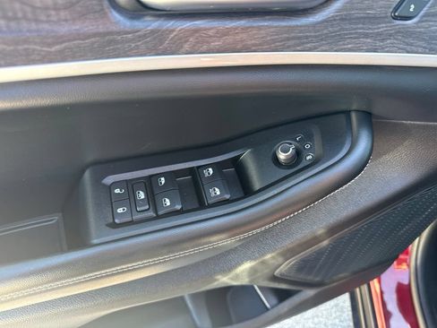 Used 2023 Jeep Grand Cherokee L Limited w/ Luxury Tech Group II AWD/4WD image 12