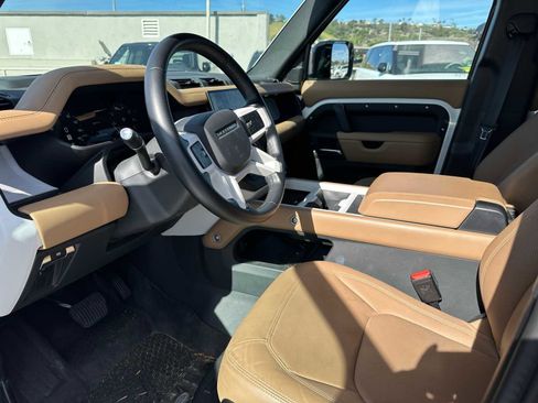 Used 2025 Land Rover Defender 110 X-Dynamic SE image 8