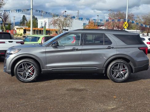 New 2026 Ford Explorer ST-Line w/ ST-Line Street Pack image 5