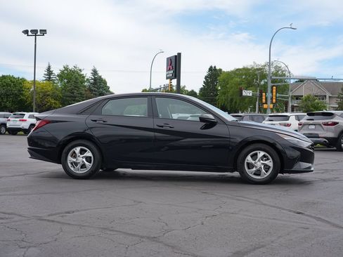 Used 2023 Hyundai Elantra SE FWD image 2