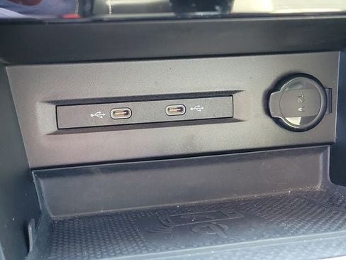 Certified 2023 Volkswagen Taos SE w/ Panoramic Sunroof Package FWD image 26