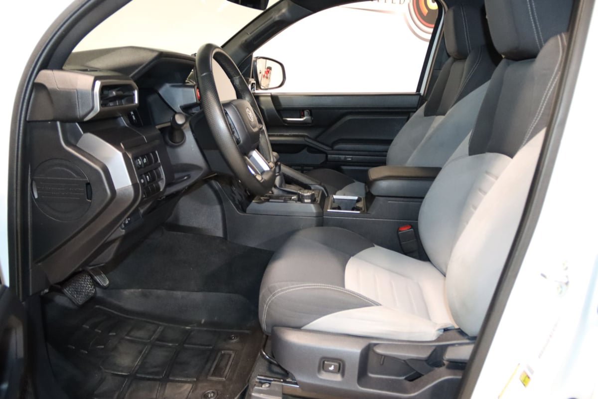 Used 2024 Toyota Tacoma TRD Off-Road AWD/4WD image 33