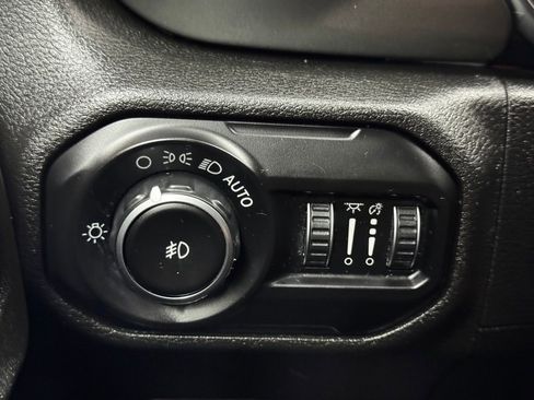 Used 2019 Jeep Wrangler Unlimited Sahara w/ Safety Group AWD/4WD image 31