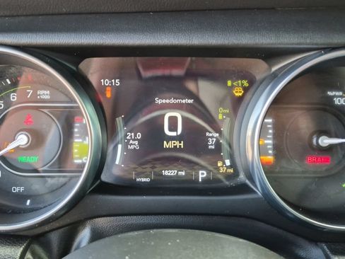 Used 2023 Jeep Wrangler Unlimited Sahara AWD/4WD image 18