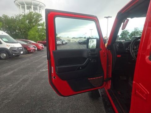 Used 2017 Jeep Wrangler Unlimited Rubicon AWD/4WD image 13