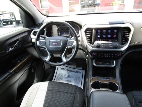 Used 2023 GMC Acadia SLE w/ Driver Convenience Package FWD image 8