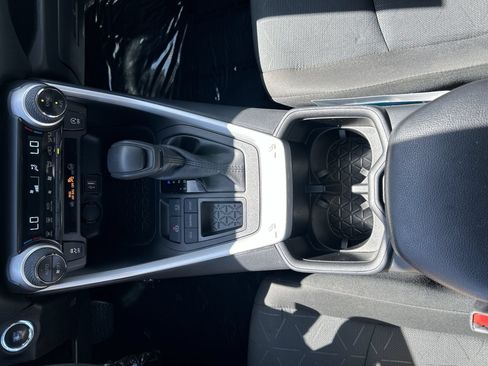 Used 2025 Toyota RAV4 XLE FWD image 22