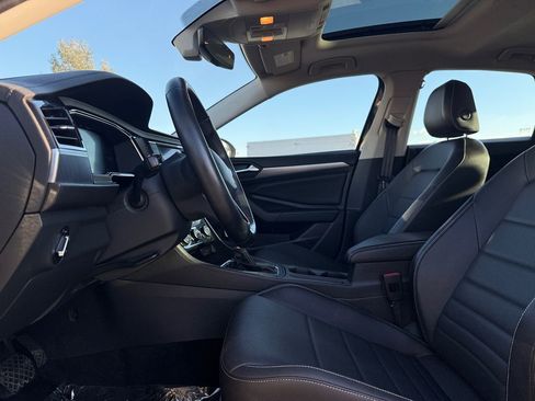 Used 2022 Volkswagen Jetta SE image 16