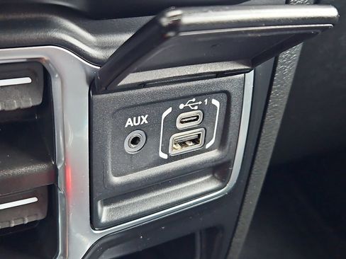Used 2023 Jeep Wrangler Unlimited Sahara w/ Cold Weather Group AWD/4WD image 19