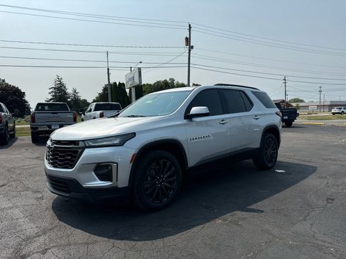 Certified 2022 Chevrolet Traverse RS FWD image 1