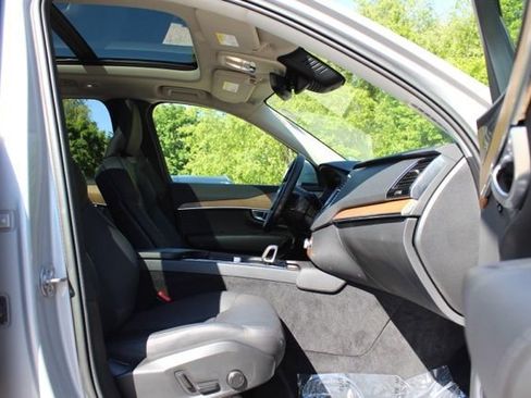 Certified 2023 Volvo XC90 B6 Plus w/ Protection Package Premier AWD/4WD image 17