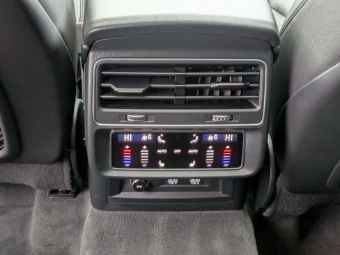 Used 2019 Audi Q8 Premium Plus w/ Premium Plus image 28