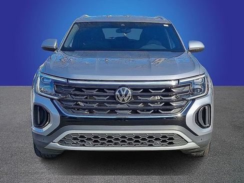 Used 2024 Volkswagen Atlas Cross Sport SE FWD image 2