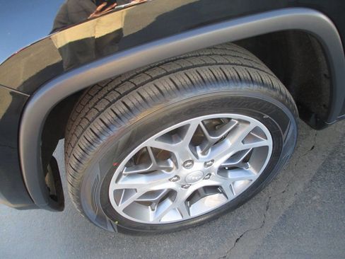 Used 2022 Jeep Grand Cherokee Limited w/ Trailer Tow Group IV image 13