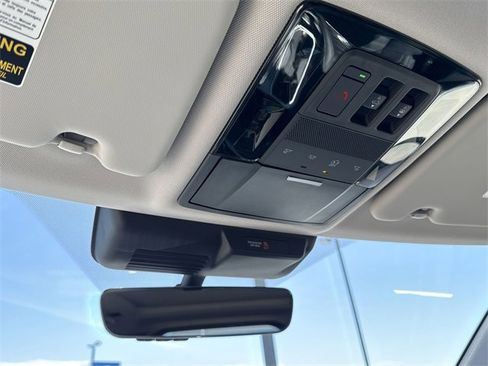 New 2025 Mitsubishi Outlander SE image 22