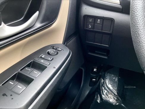 Used 2021 Honda CR-V LX image 32