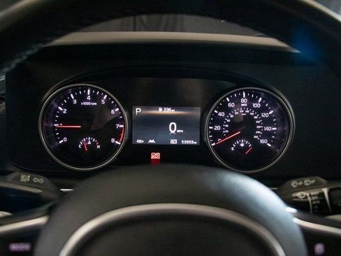 Used 2024 Kia Carnival LX FWD image 30