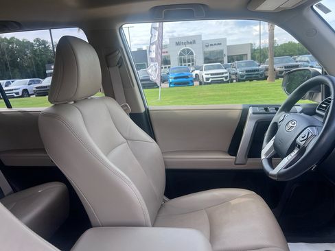 Used 2022 Toyota 4Runner Limited AWD/4WD image 11