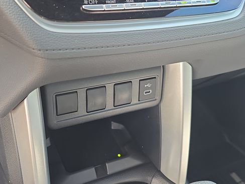 Used 2025 Toyota Corolla Cross AWD Hybrid w/ Moonroof Package image 25