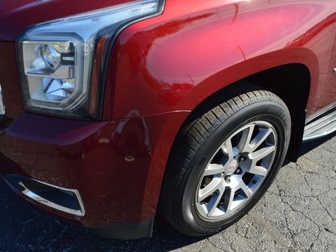 Used 2017 GMC Yukon XL SLE w/ SLE Value Package AWD/4WD image 3