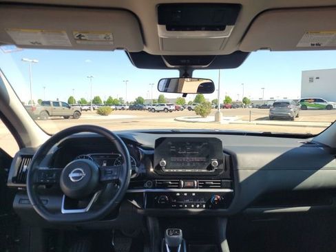 Used 2024 Nissan Pathfinder SV w/ Black Appearance Package FWD image 27