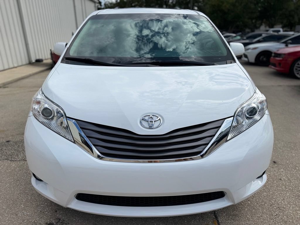 Used 2014 Toyota Sienna XLE FWD image 8