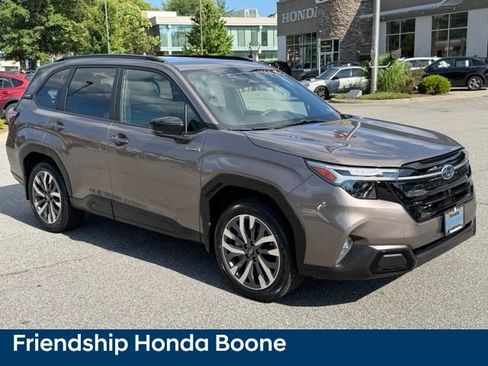 Used 2025 Subaru Forester Touring AWD/4WD image 3