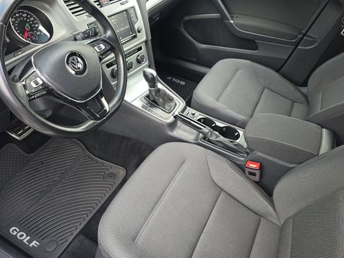 Used 2017 Volkswagen Golf S image 9