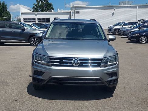 Used 2020 Volkswagen Tiguan SE w/ Panoramic Sunroof Package AWD/4WD image 2