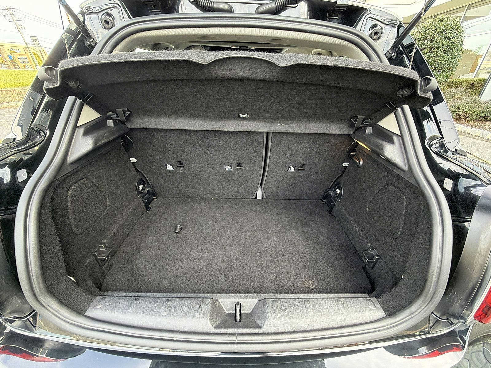 Used 2024 MINI Cooper 4-Door Hardtop FWD image 27