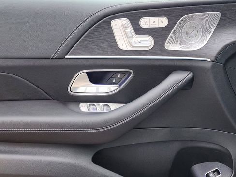Used 2025 Mercedes-Benz GLS 450 4MATIC image 7