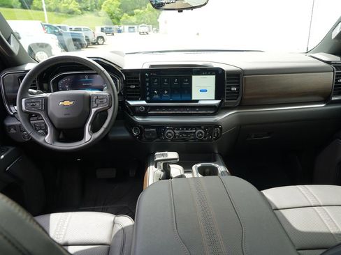 Certified 2025 Chevrolet Silverado 1500 High Country w/ High Country Premium Package AWD/4WD image 26