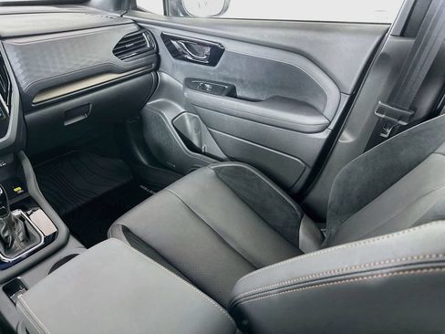 Used 2025 Subaru Forester Touring AWD/4WD image 32
