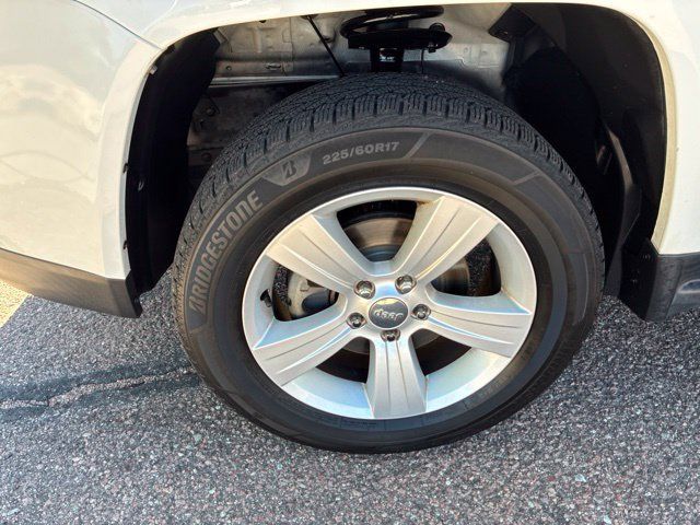 Used 2017 Jeep Compass Latitude AWD/4WD image 13