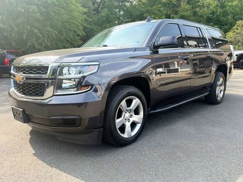 Used 2017 Chevrolet Suburban LT AWD/4WD image 3