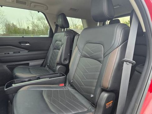 Used 2022 Nissan Pathfinder Platinum image 13