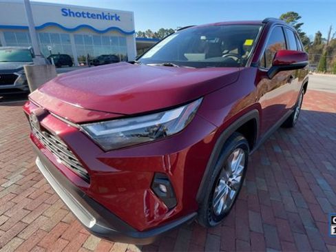 Used 2023 Toyota RAV4 XLE Premium image 5