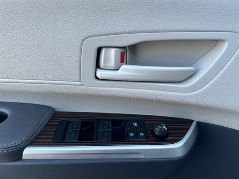 Certified 2023 Toyota Sienna LE w/ LE Plus Package image 10