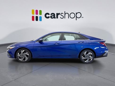 Used 2025 Hyundai Elantra SEL FWD image 2