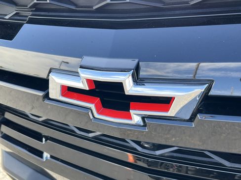 Used 2026 Chevrolet Colorado ZR2 w/ Technology Package AWD/4WD image 8