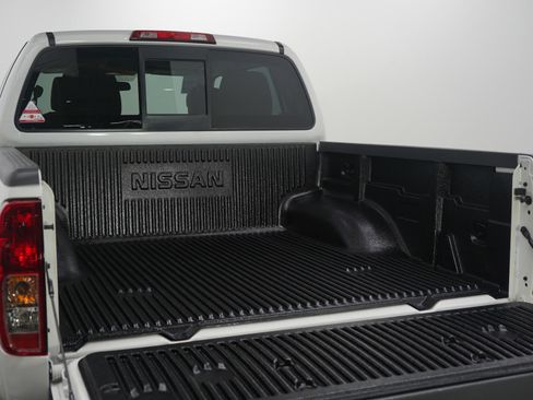 Used 2019 Nissan Frontier SV image 11