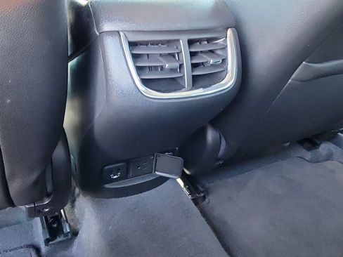 Used 2018 Chevrolet Malibu LT w/ Leather Package FWD image 20