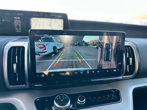 New 2025 Ford Expedition Active image 7